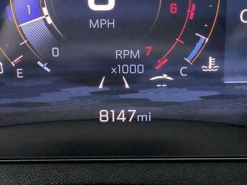 Used 2025 Chevrolet Traverse LT w/ Midnight/Sport Edition image 12