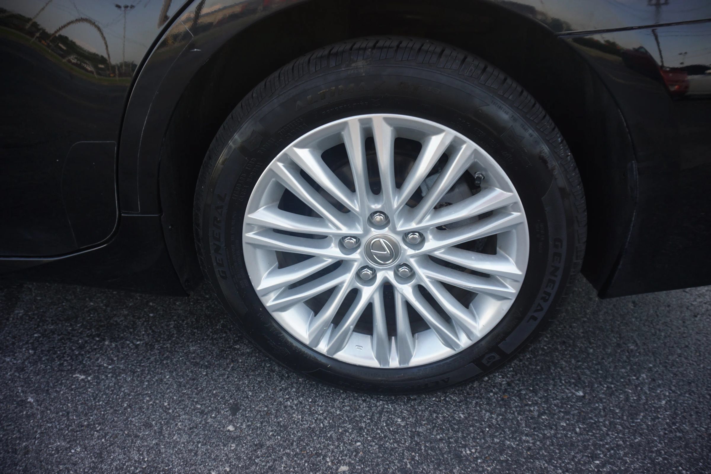 Used 2014 Lexus ES 350 w/ Luxury Package FWD image 29