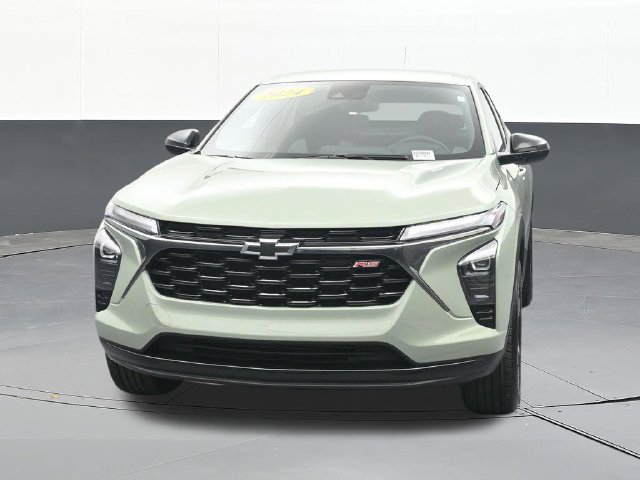 Used 2024 Chevrolet Trax RS FWD image 2