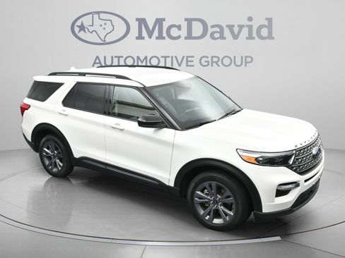 Used 2023 Ford Explorer XLT w/ Equipment Group 202A AWD/4WD image 33