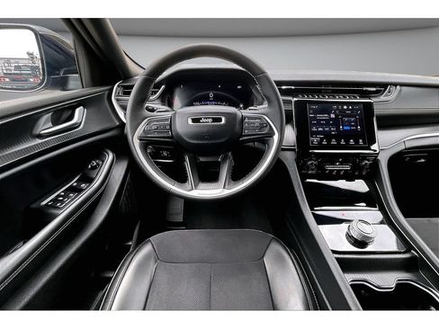 Certified 2023 Jeep Grand Cherokee Altitude AWD/4WD image 8