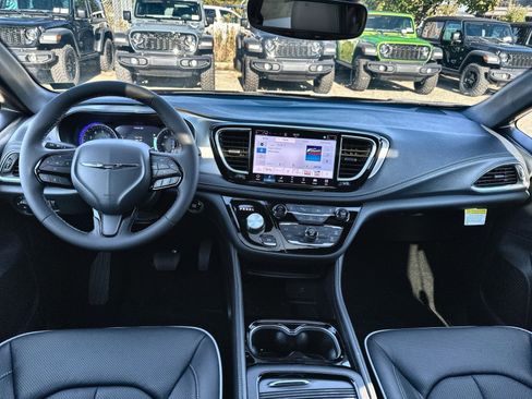 New 2026 Chrysler Pacifica Limited w/ S Appearance Package image 23