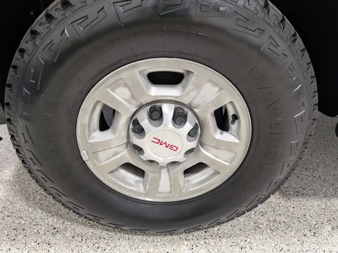 Used 2009 GMC Sierra 2500 SLT w/ SLT Convenience Package image 12