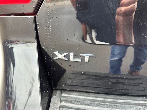 Used 2022 Ford Expedition XLT image 11