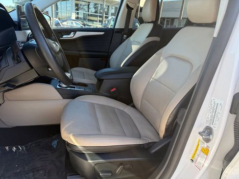 Used 2022 Ford Escape SEL w/ Technology Package image 12