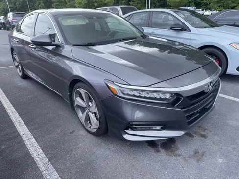 Used 2018 Honda Accord Touring image 4