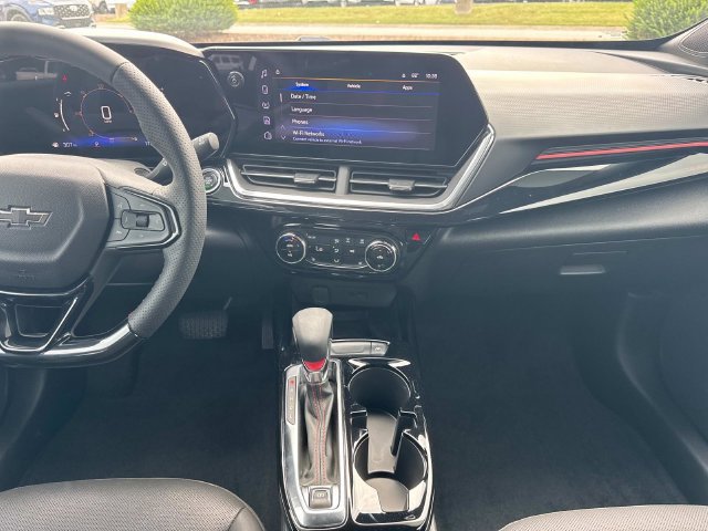Used 2025 Chevrolet Trax RS w/ Sunroof Package FWD image 21