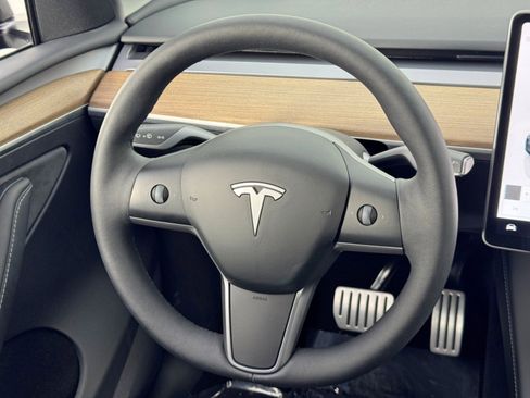 Used 2024 Tesla Model Y Performance image 18