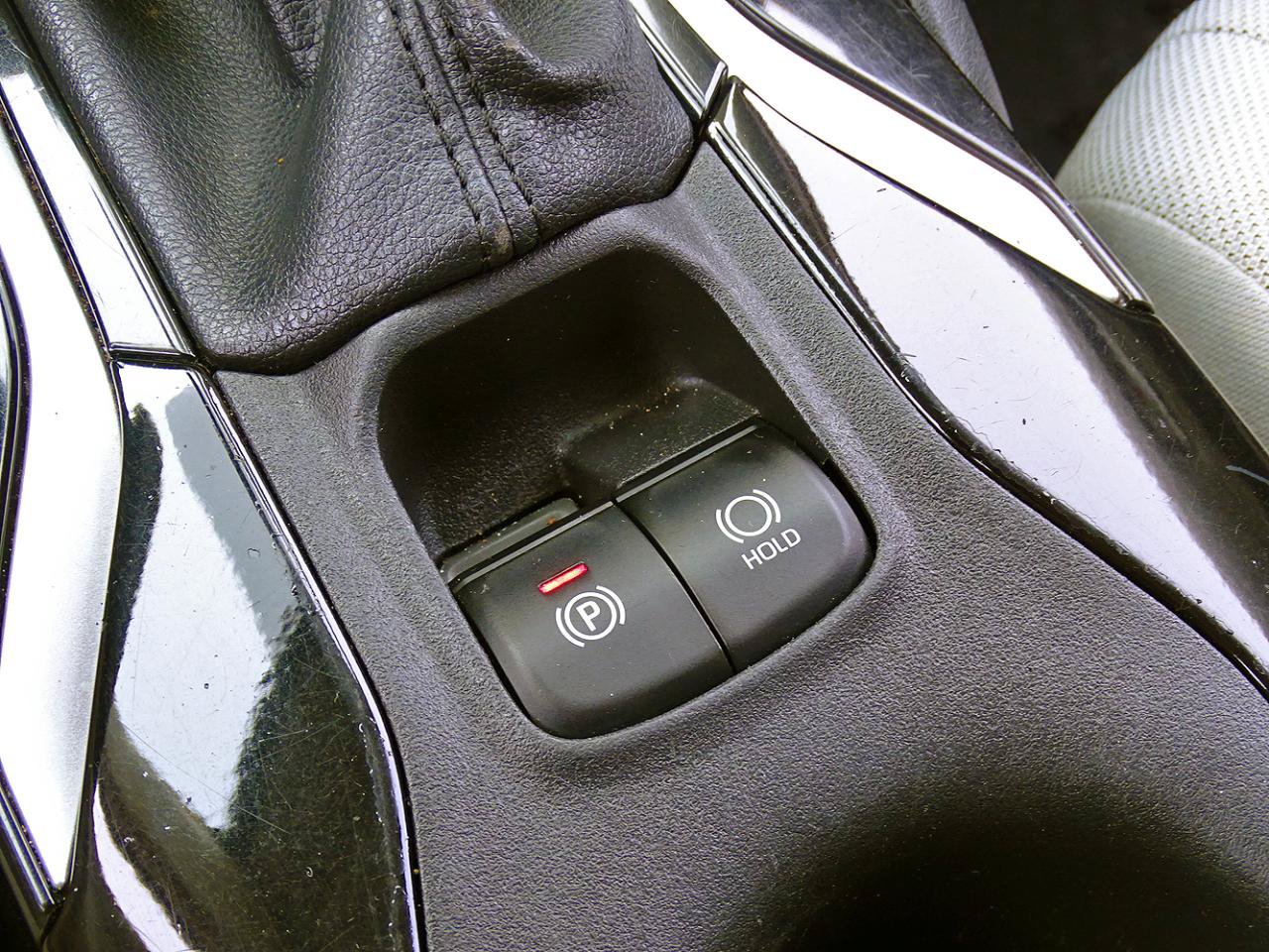 Used 2020 Toyota Corolla L FWD image 30