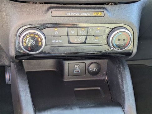 Used 2022 Ford Escape SE image 24