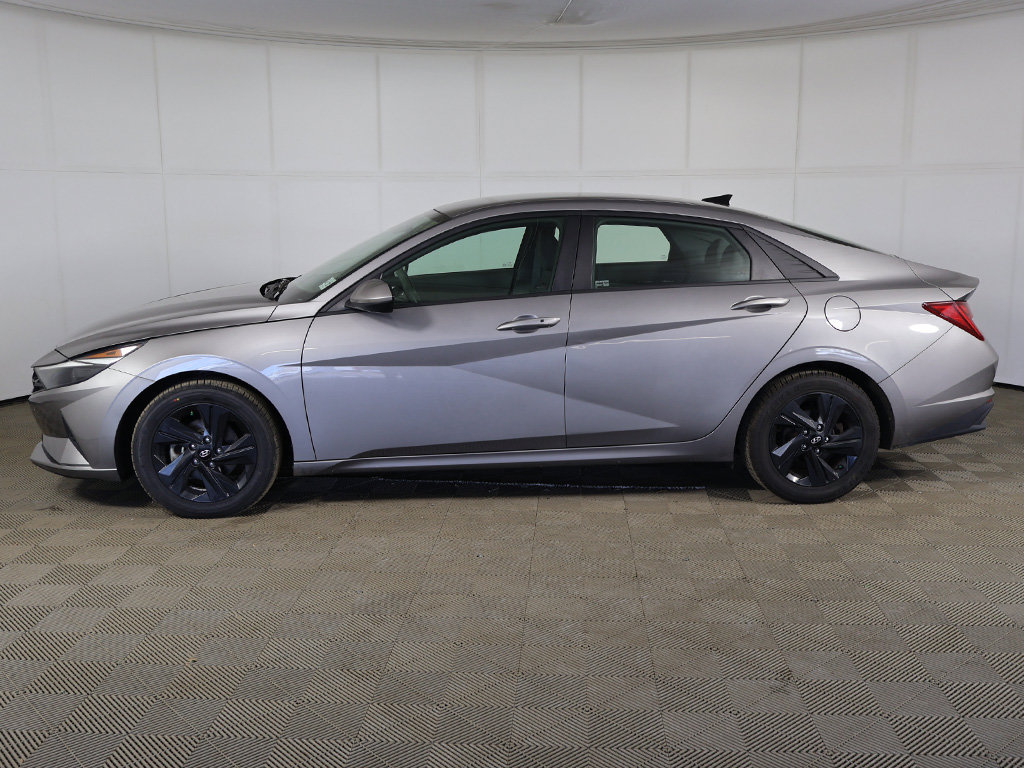 Used 2022 Hyundai Elantra Blue FWD image 13