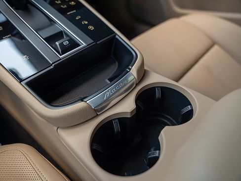 Certified 2026 Porsche Macan AWD/4WD image 15