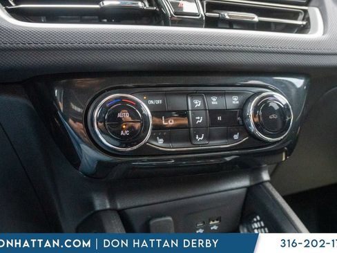 Used 2024 Chevrolet TrailBlazer LT w/ Convenience Package FWD image 11
