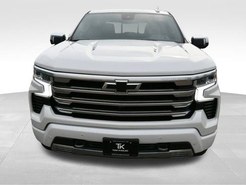 Used 2023 Chevrolet Silverado 1500 High Country w/ High Country Premium Package AWD/4WD image 11