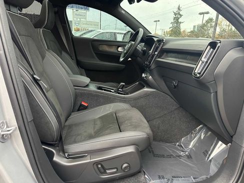 Certified 2023 Volvo C40 P8 Recharge Ultimate image 10