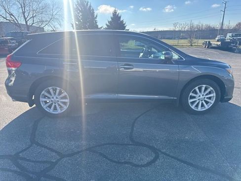 Used 2012 Toyota Venza XLE image 5