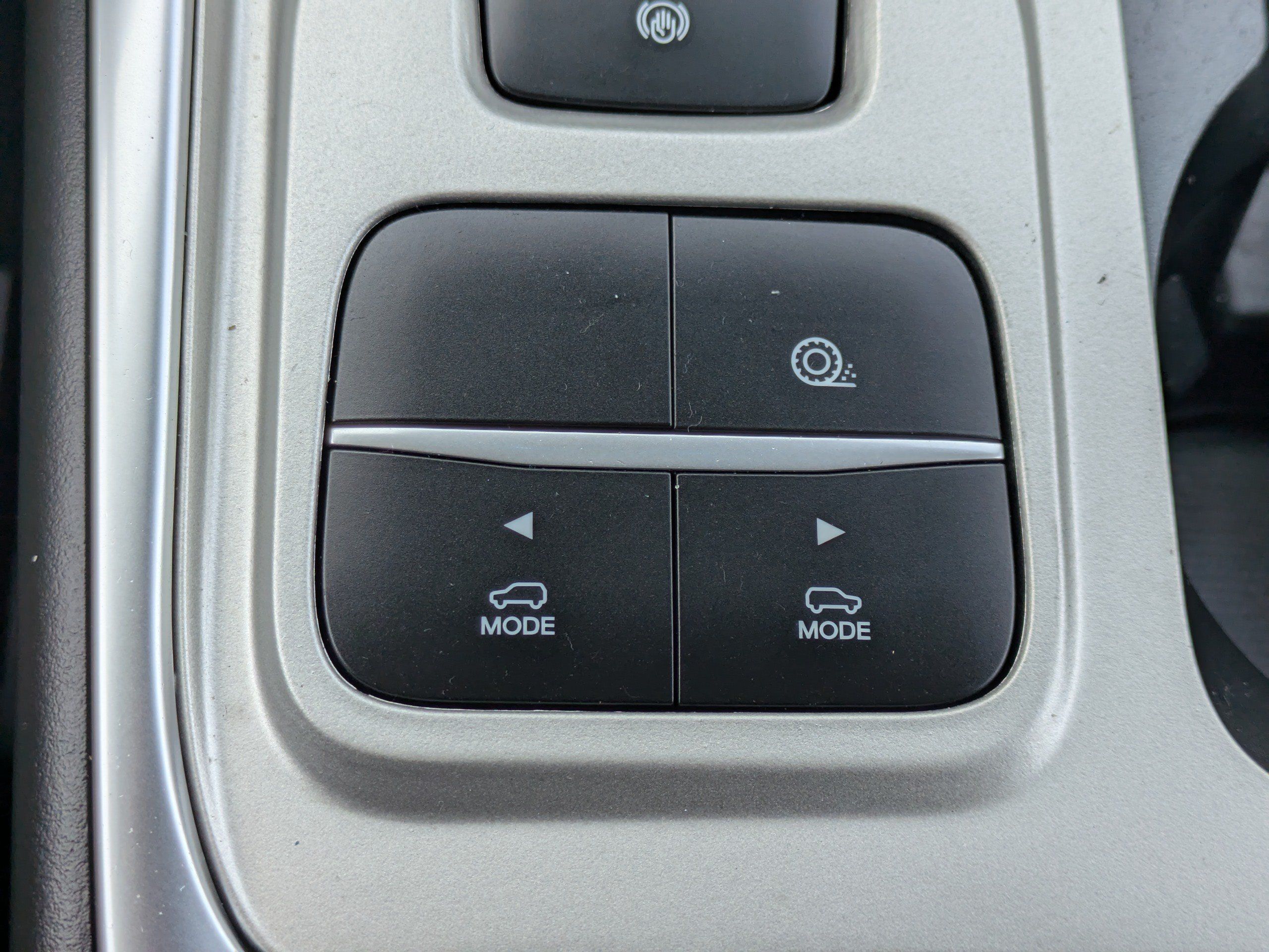 Used 2023 Ford Explorer XLT w/ Equipment Group 202A RWD image 31