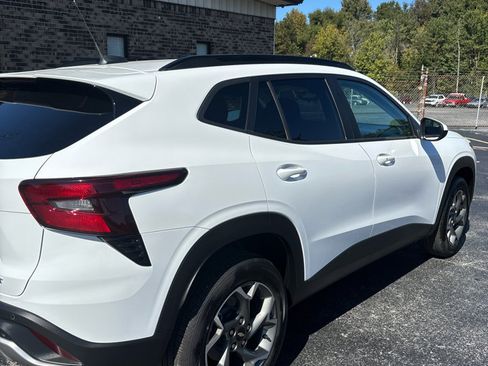 Used 2025 Chevrolet Trax LT w/ Driver Confidence Package image 14