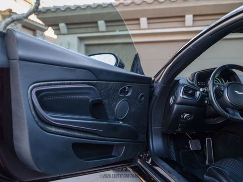 Used 2018 Aston Martin DB11 Coupe image 22