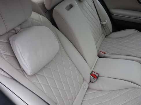 Used 2023 Mercedes-Benz S 580 4MATIC Sedan image 25