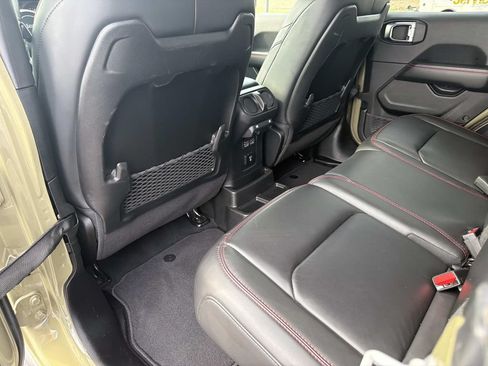 Used 2026 Jeep Wrangler Unlimited Rubicon AWD/4WD image 16