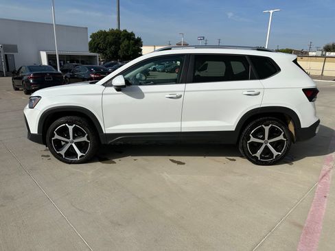 Used 2026 Volkswagen Taos SEL AWD/4WD image 4