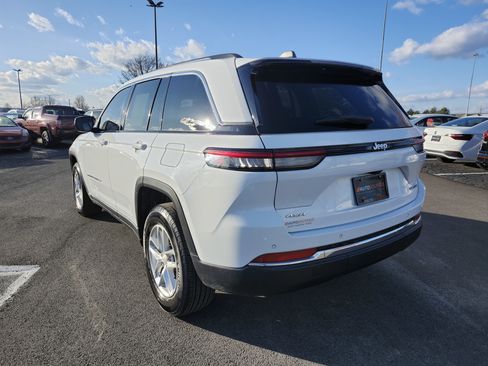 Used 2023 Jeep Grand Cherokee Laredo image 15