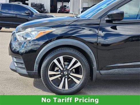 Used 2018 Nissan Kicks SV image 9