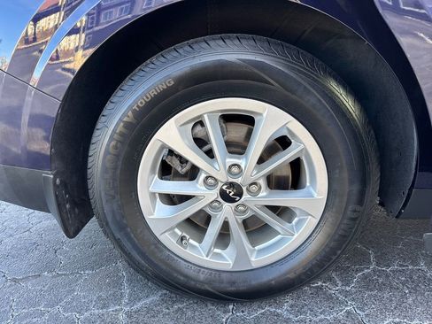 Certified 2023 Kia Carnival LX image 16