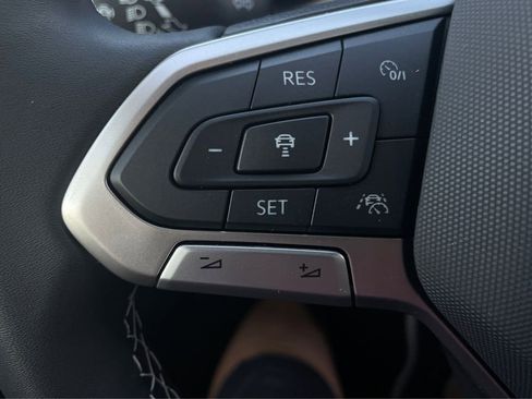 New 2024 Volkswagen Taos SE image 26