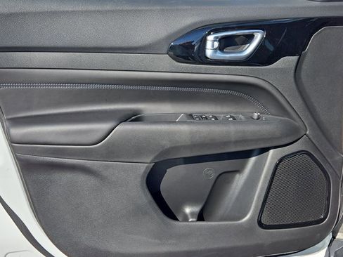 New 2026 Jeep Compass Latitude image 12