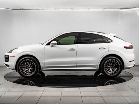Certified 2023 Porsche Cayenne Platinum Edition image 2