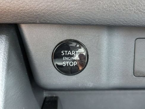 Used 2025 Nissan Rogue SV AWD/4WD image 34