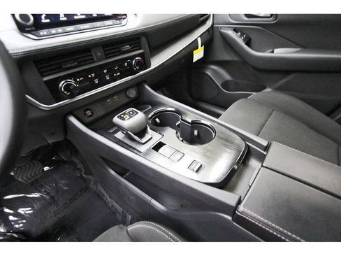 Used 2025 Nissan Rogue S FWD image 26