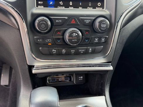 Used 2018 Jeep Grand Cherokee Altitude RWD image 24