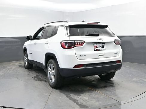 Used 2024 Jeep Compass Latitude AWD/4WD image 12