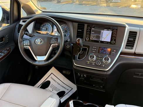 Used 2019 Toyota Sienna Limited Premium image 35