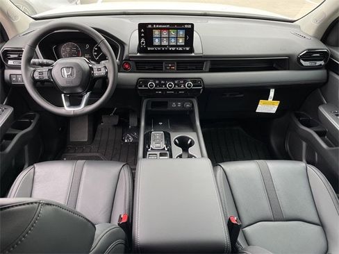 New 2025 Honda Pilot Touring image 11