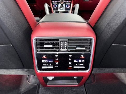 Used 2020 Porsche Cayenne image 58