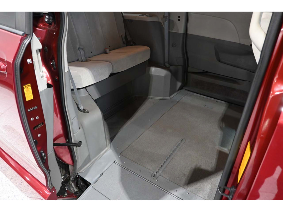 Used 2013 Toyota Sienna LE FWD image 18