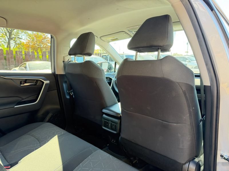 Used 2021 Toyota RAV4 XLE AWD/4WD image 28