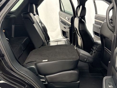 Used 2019 Ford Explorer XLT w/ Equipment Group 202A AWD/4WD image 34