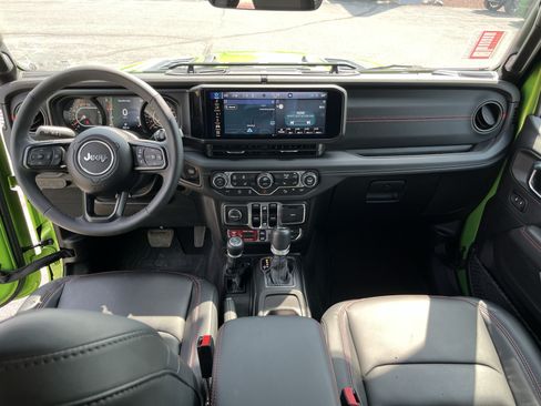 Used 2025 Jeep Wrangler Unlimited Rubicon w/ Safety Group AWD/4WD image 22