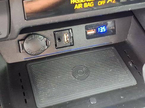 Used 2019 Toyota RAV4 LE FWD image 13