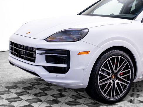 Used 2026 Porsche Cayenne GTS AWD/4WD image 40