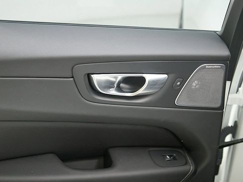 Used 2023 Volvo XC60 B5 Ultimate image 22