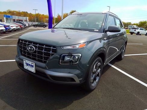 New 2025 Hyundai Venue SEL image 3