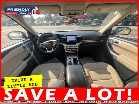 Used 2022 Ford Explorer XLT image 18