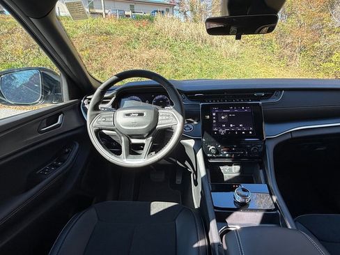 New 2025 Jeep Grand Cherokee L Altitude image 11