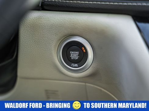 Used 2023 Chrysler Pacifica Limited image 27